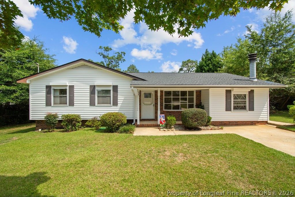 7588 Deerwood Drive, Fayetteville, NC 28303 — exterior