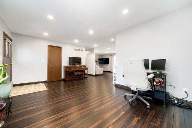 6525 Broadview Avenue, Belvidere, IL 61008