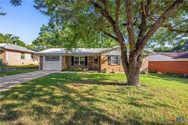 1315 W Avenue B, Lampasas, TX 76550