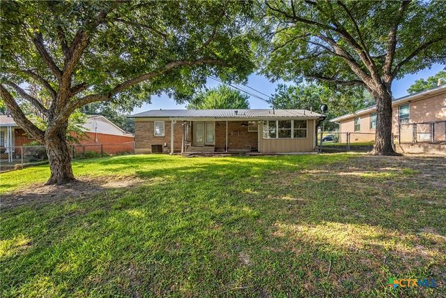 1315 W Avenue B, Lampasas, TX 76550