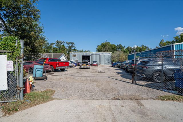 8928 Homestead Road, Houston, TX 77016