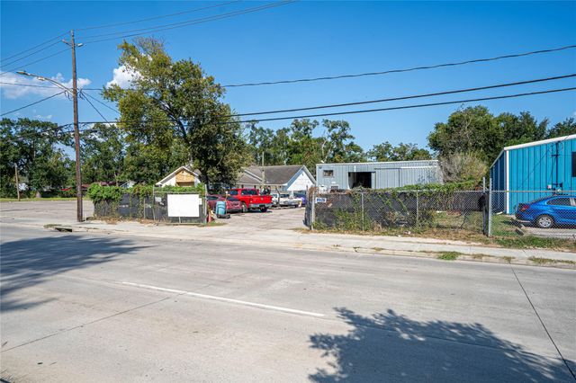8928 Homestead Road, Houston, TX 77016