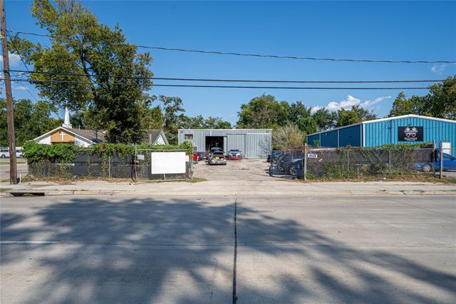 8928 Homestead Road, Houston, TX 77016