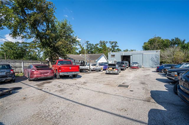 8928 Homestead Road, Houston, TX 77016