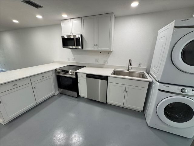 5720 13TH AVENUE N 106B, St Petersburg, FL 33710