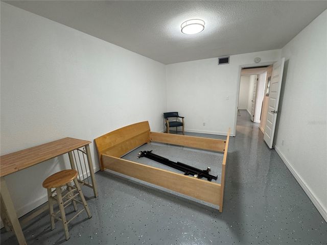 5720 13TH AVENUE N 106B, St Petersburg, FL 33710