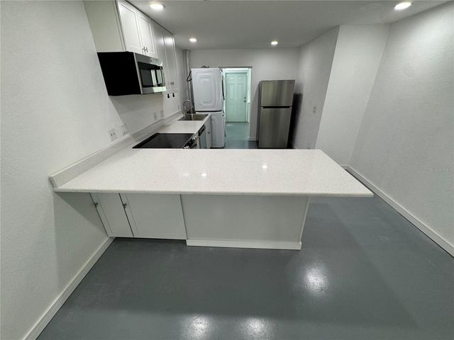 5720 13TH AVENUE N 106B, St Petersburg, FL 33710