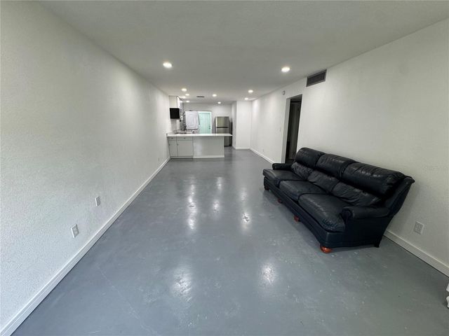 5720 13TH AVENUE N 106B, St Petersburg, FL 33710