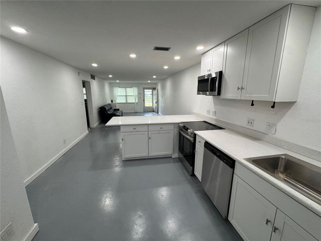 5720 13TH AVENUE N 106B, St Petersburg, FL 33710