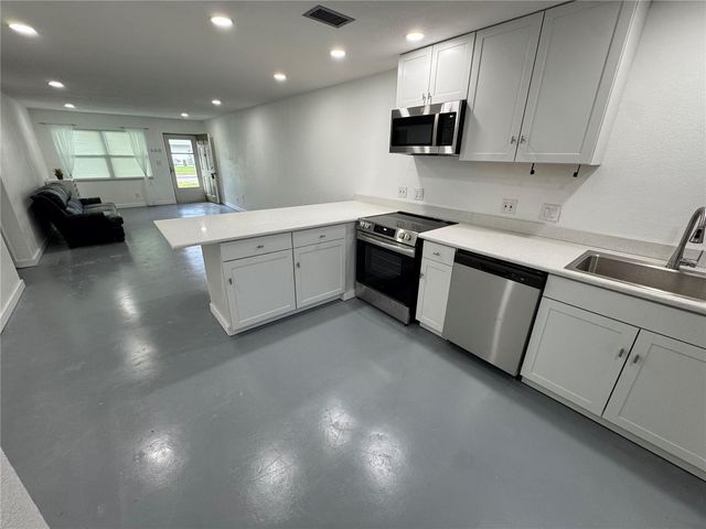 5720 13TH AVENUE N 106B, St Petersburg, FL 33710