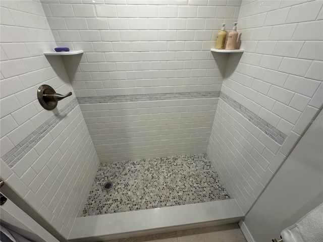 5720 13TH AVENUE N 106B, St Petersburg, FL 33710