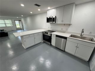 5720 13TH AVENUE N 106B, St Petersburg, FL 33710