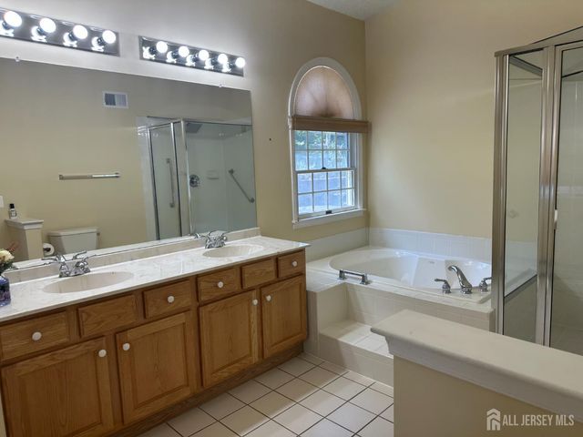 31 Sherwood Drive, Monroe, NJ 08831