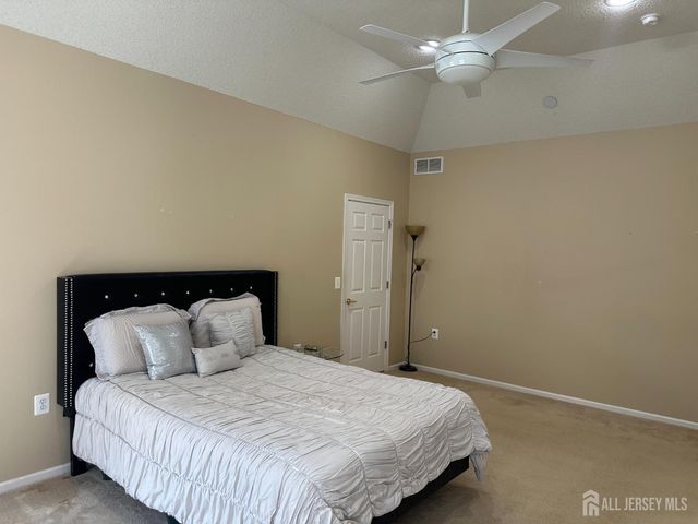 31 Sherwood Drive, Monroe, NJ 08831