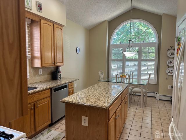 31 Sherwood Drive, Monroe, NJ 08831