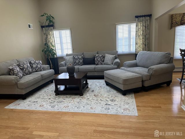 31 Sherwood Drive, Monroe, NJ 08831