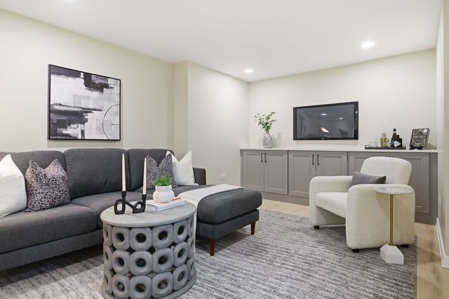 4431 N Marmora Avenue, Chicago, IL 60630
