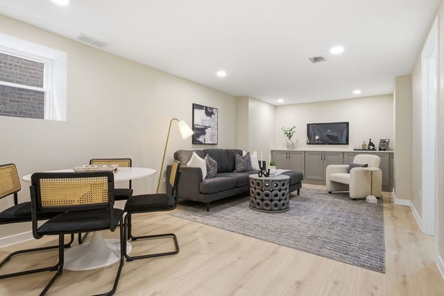 4431 N Marmora Avenue, Chicago, IL 60630