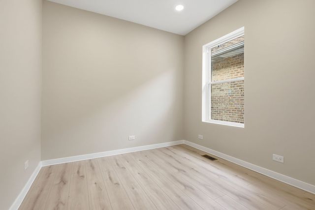 4431 N Marmora Avenue, Chicago, IL 60630