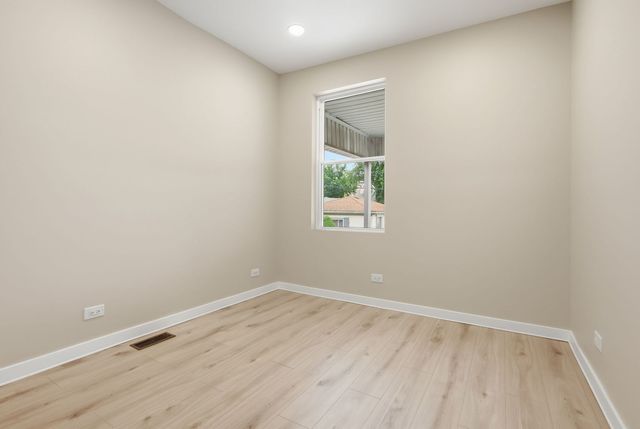 4431 N Marmora Avenue, Chicago, IL 60630
