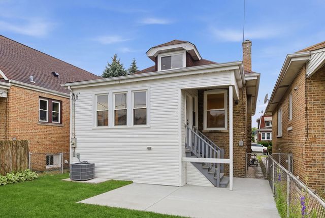 4431 N Marmora Avenue, Chicago, IL 60630