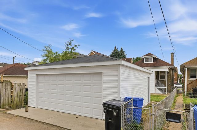 4431 N Marmora Avenue, Chicago, IL 60630