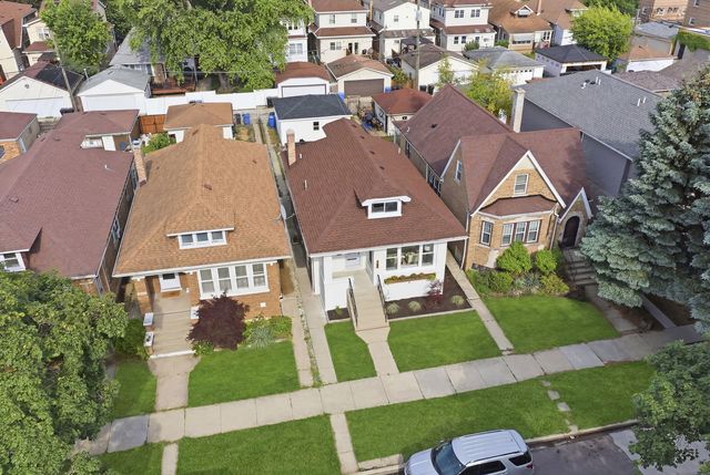 4431 N Marmora Avenue, Chicago, IL 60630
