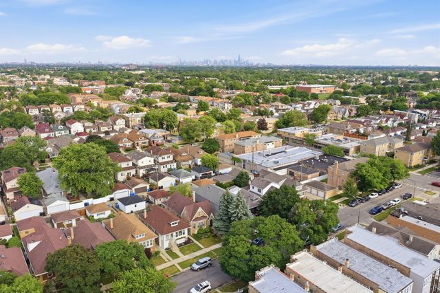 4431 N Marmora Avenue, Chicago, IL 60630