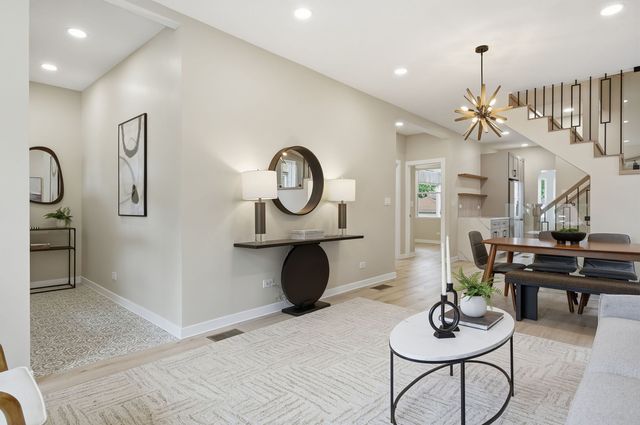 4431 N Marmora Avenue, Chicago, IL 60630