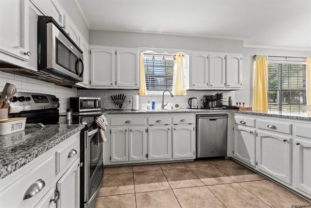 759 Fountain View Dr, Baton Rouge, LA 70820