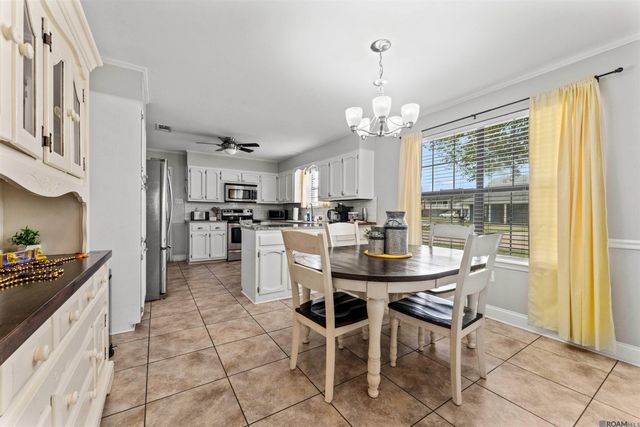 759 Fountain View Dr, Baton Rouge, LA 70820