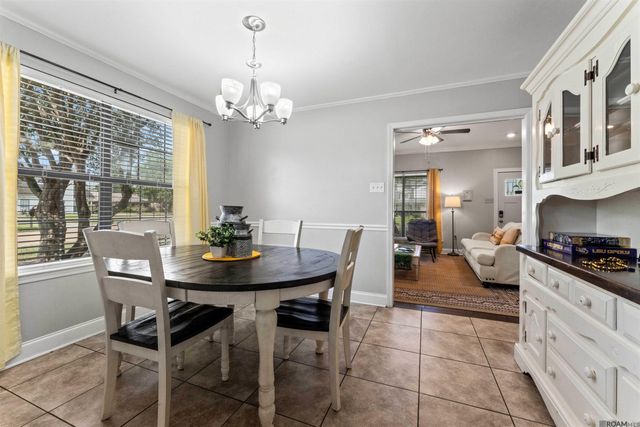 759 Fountain View Dr, Baton Rouge, LA 70820