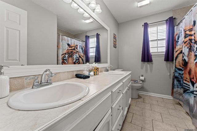 759 Fountain View Dr, Baton Rouge, LA 70820