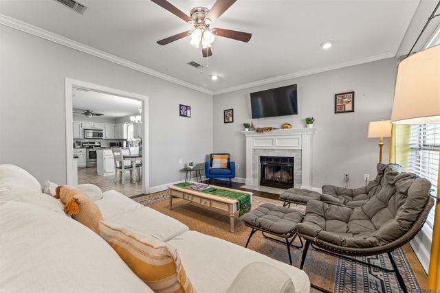 759 Fountain View Dr, Baton Rouge, LA 70820