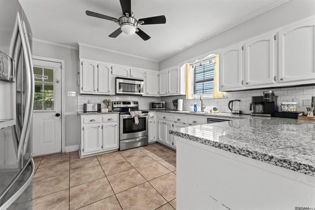 759 Fountain View Dr, Baton Rouge, LA 70820