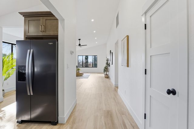 736 NE Oregon Avenue, Grants Pass, OR 97526