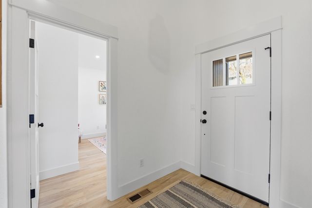 736 NE Oregon Avenue, Grants Pass, OR 97526