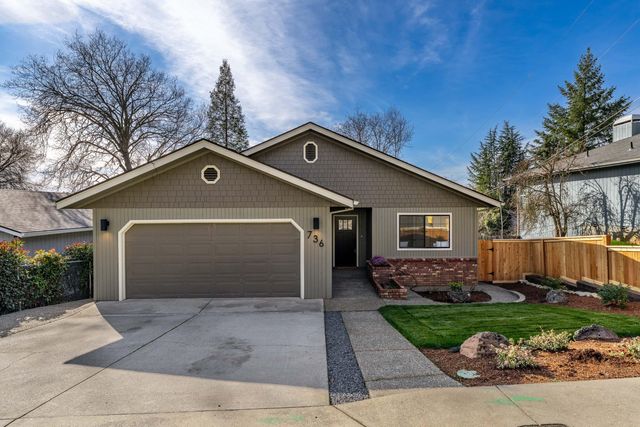 736 NE Oregon Avenue, Grants Pass, OR 97526
