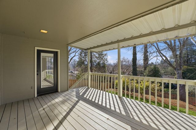 736 NE Oregon Avenue, Grants Pass, OR 97526