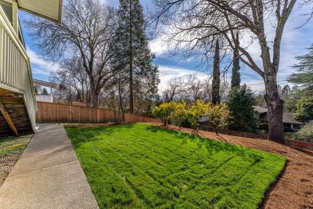 736 NE Oregon Avenue, Grants Pass, OR 97526