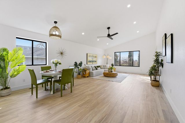 736 NE Oregon Avenue, Grants Pass, OR 97526