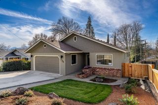 736 NE Oregon Avenue, Grants Pass, OR 97526