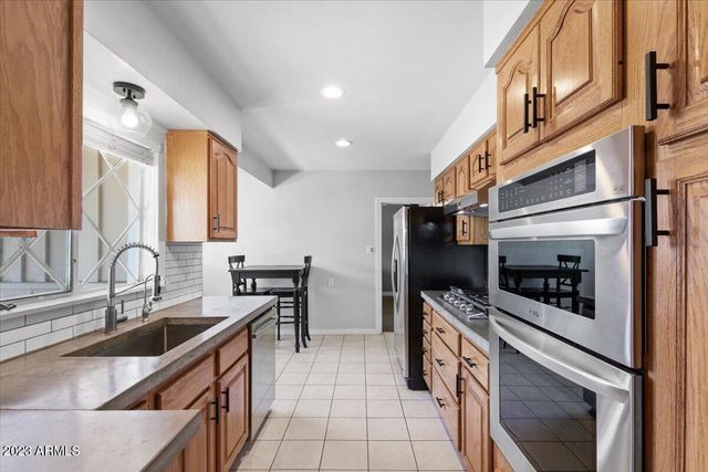 4320 E CLARENDON Avenue, Phoenix, AZ 85018