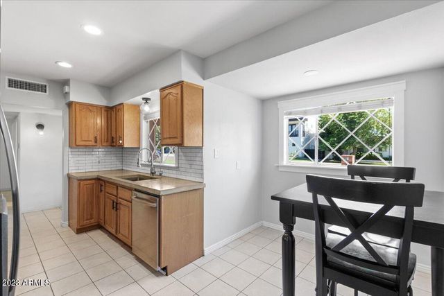 4320 E CLARENDON Avenue, Phoenix, AZ 85018