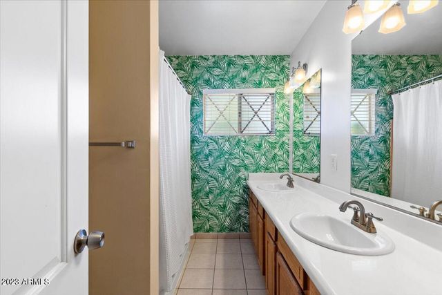 4320 E CLARENDON Avenue, Phoenix, AZ 85018