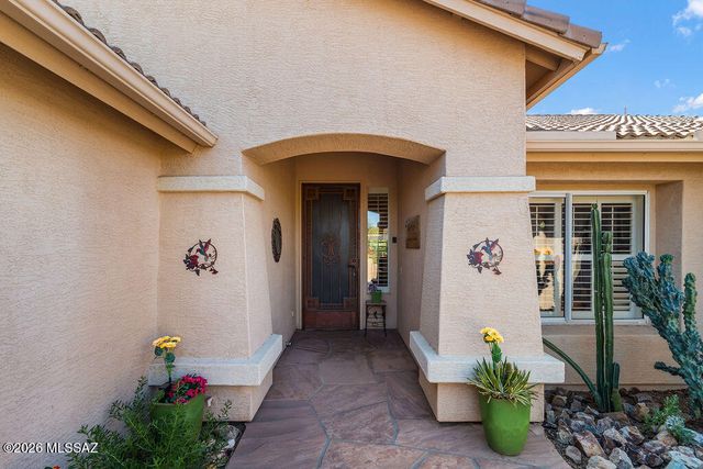 1018 N Cowboy Canyon Drive, Green Valley, AZ 85614