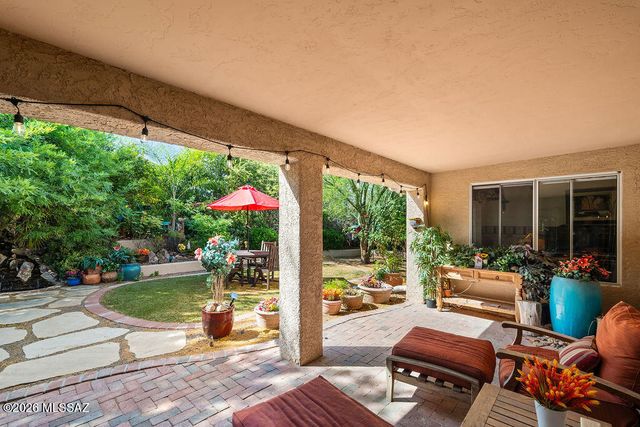 1018 N Cowboy Canyon Drive, Green Valley, AZ 85614
