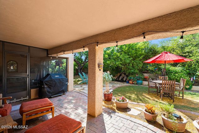 1018 N Cowboy Canyon Drive, Green Valley, AZ 85614