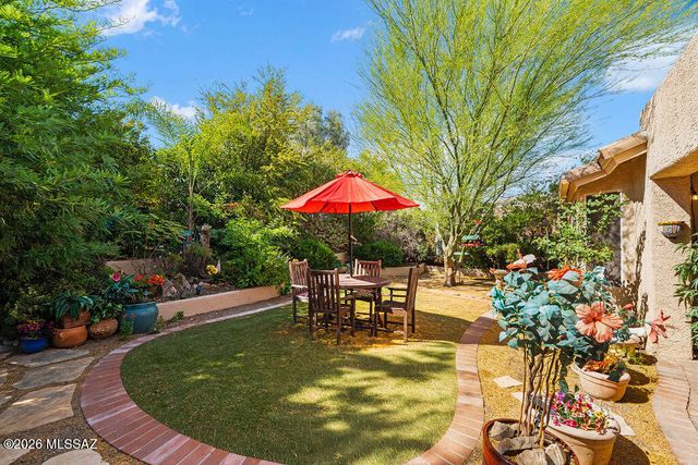 1018 N Cowboy Canyon Drive, Green Valley, AZ 85614