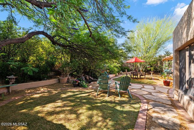1018 N Cowboy Canyon Drive, Green Valley, AZ 85614